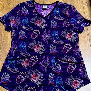 Med Disney villans scrub top